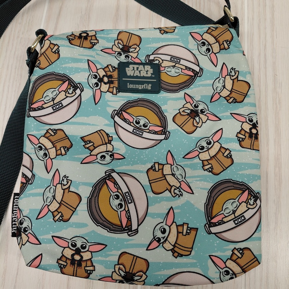 Star Wars Loungefly Baby Yoda Grogu Passport Crossbody Bag Mandalorian Mult Zip - Picture 2 of 16